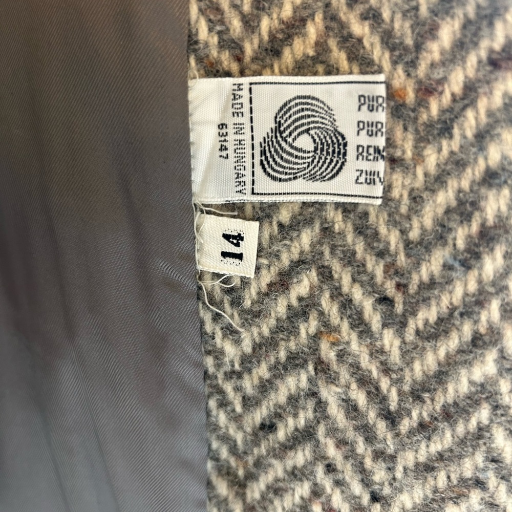 International Scene.  Vintage houndstooth will coat. - Picture 3 of 4